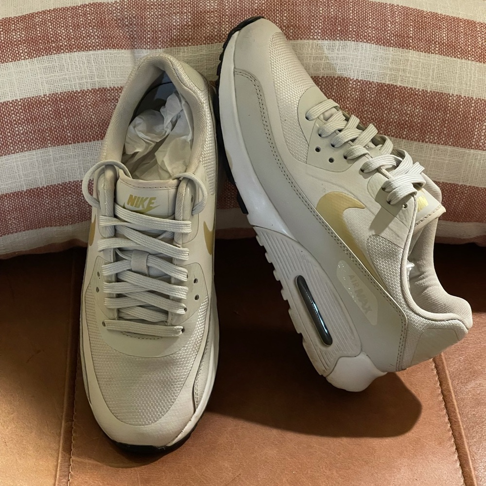 Size US 8 vintage Nike AirMax sneakers- light bone/gold